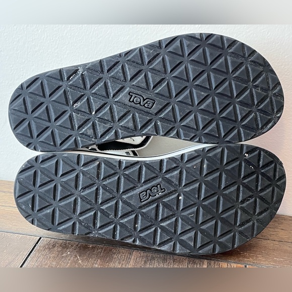 Teva White Platform Sandals Womens size 7 - Picture 9 of 9